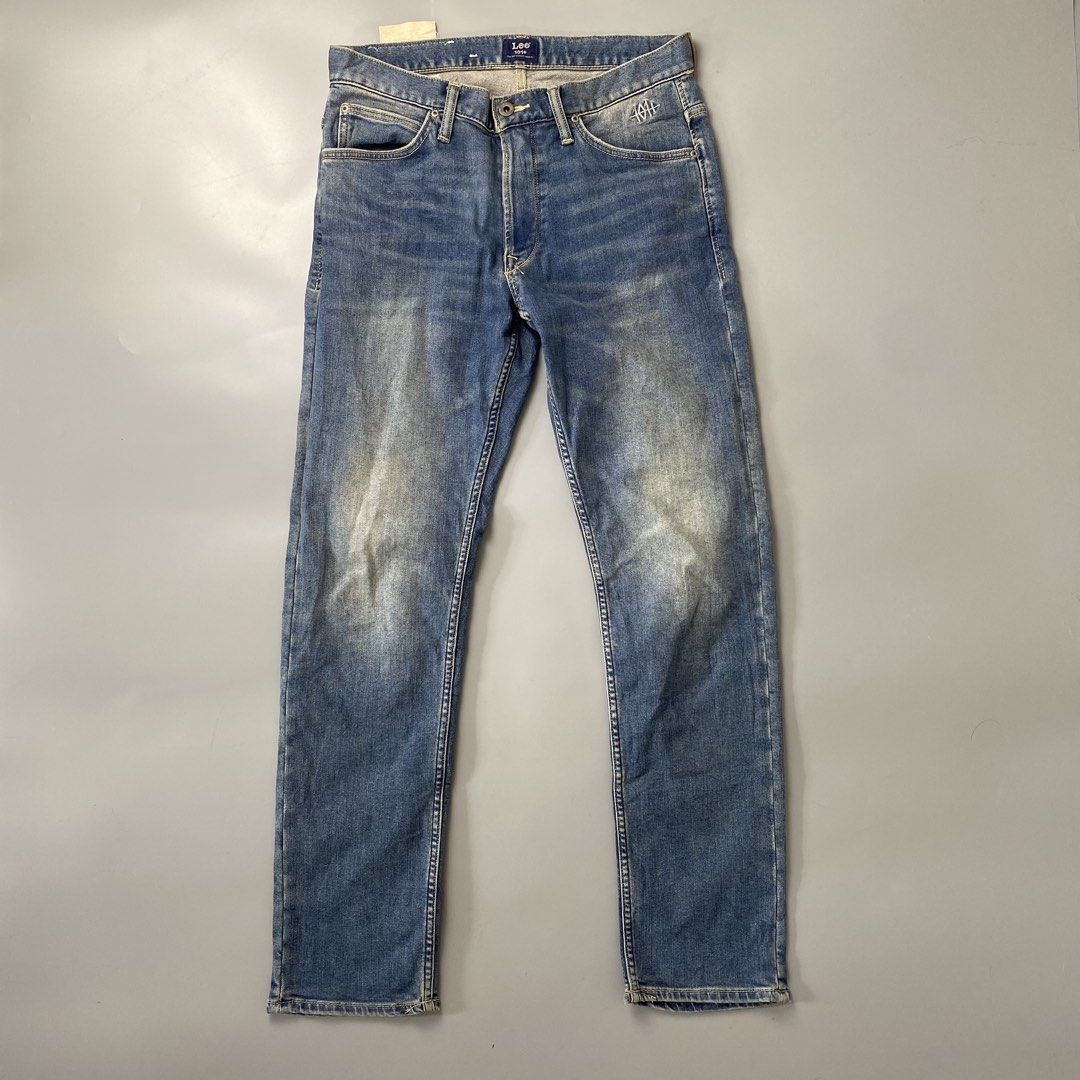 Lee 👖| Blue Denim Straight Cut Jeans (Category: Jeans) located in Bulacan. Submitted by orc.ph (Listing ID 1469263432, Image 1). Description: Lee 👖| Blue Denim Straight Cut Jeans Material Used: Cotton - Blue - Denim - Jeans - Belt Loop Attached - Zipper and Button Closure - Multi Pockets - Slim Fit - Fitted - Straight Cut - Casual - Semi Formal - Formal - Streetwear -Size: L -Waistline: 34” -Length: 41” -Thighs: 10” -Leg Opening: 7” -Rise: 10” 