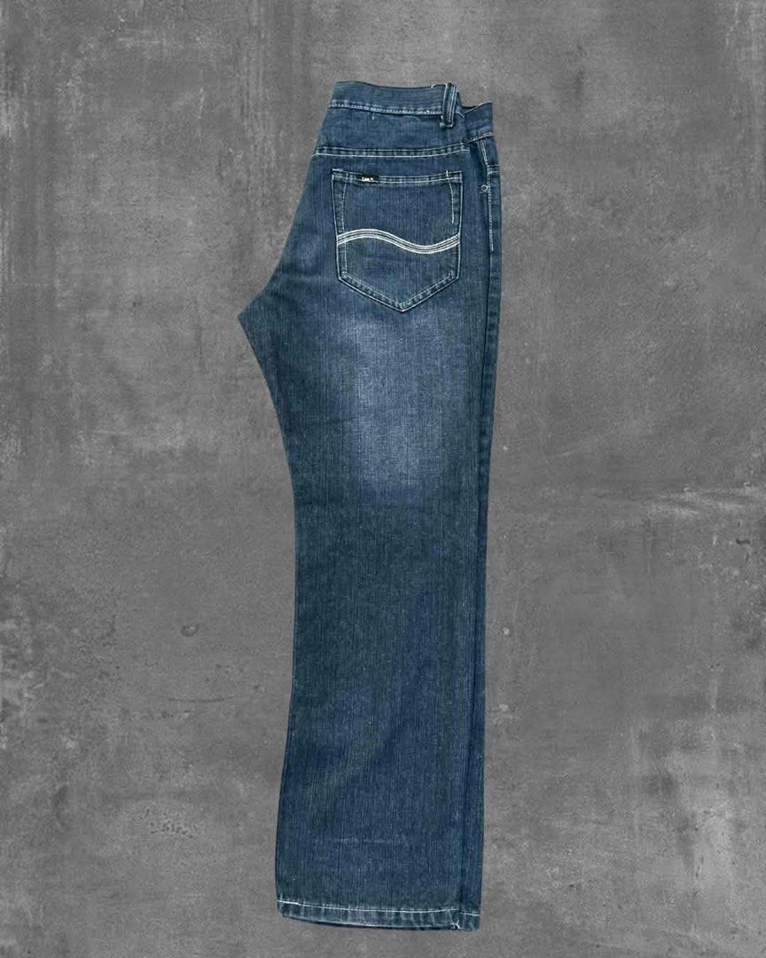 Lee Dark Blue Denim Jeans (Category: Jeans) located in Santa Rosa. Submitted by truecat.9d0628 (Listing ID 1469322544, Image 2). Description: - Brand: Lee - Color: Dark blue - Fit: Classic straight fit - Details: Contrast white stitching, traditional 5-pocket styling, signature Lee wave back pocket stitching - Closure: Button and zip fly - Condition: Great wardrobe staple for casual wear - Ships immediately from a trusted seller!.