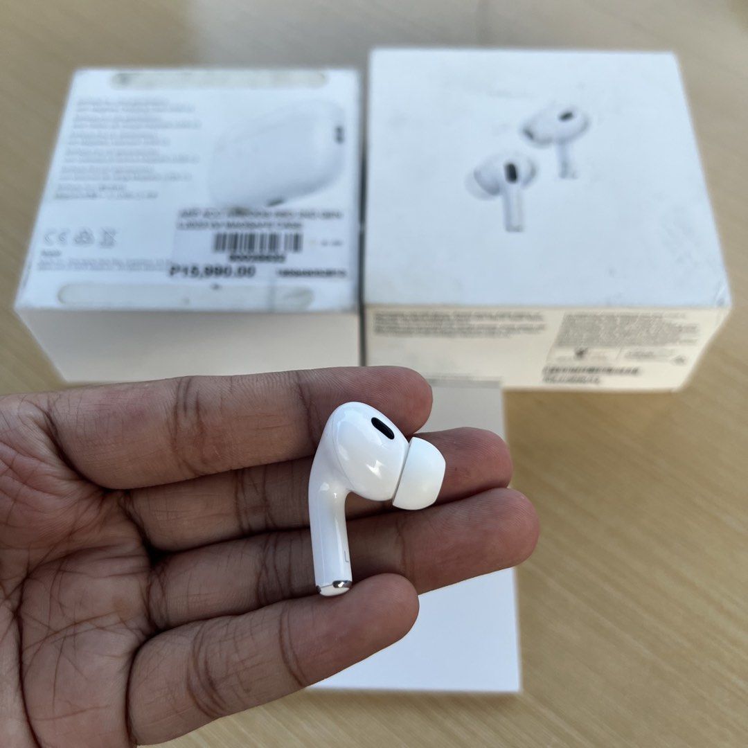 Left Pod Airpods Pro 2 Original (Lightning) (Category: Earphones) located in Cebu City. Submitted by luckyyfindss (Listing ID 1469265446, Image 1). Description: Left Pod Airpods Pro 2 Original (Lightning) I offer replacements to those missing or lost either charging case, left, and right Airpods this is the best for you 💯 - Good as new no issues - A2699 Model Number - All features are working - Cleaned and sanitized - Updated to latest firmware 