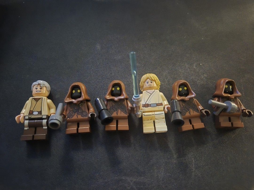 LEGO Star Wars UCS Sandcrawler (Category: Lego & Building Sets) located in Quezon City. Submitted by thriftycollects (Listing ID 1469208997, Image 2). Description: Authentic +3 Free Polybags + Free lego starwars keychain Open for meet ups.