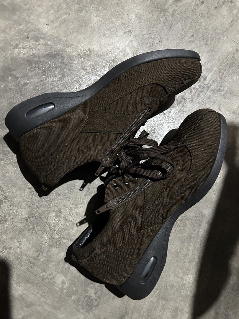 Leona Valentino Dark Brown Shoes (Category: Sneakers) located in Quezon City. Submitted by jjsurplus_23 (Listing ID 1469293124, Image 3). Description: 26cm.