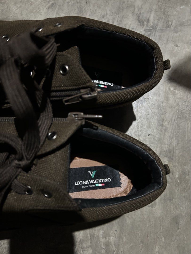 Leona Valentino Dark Brown Shoes (Category: Sneakers) located in Quezon City. Submitted by jjsurplus_23 (Listing ID 1469293124, Image 2). Description: 26cm.