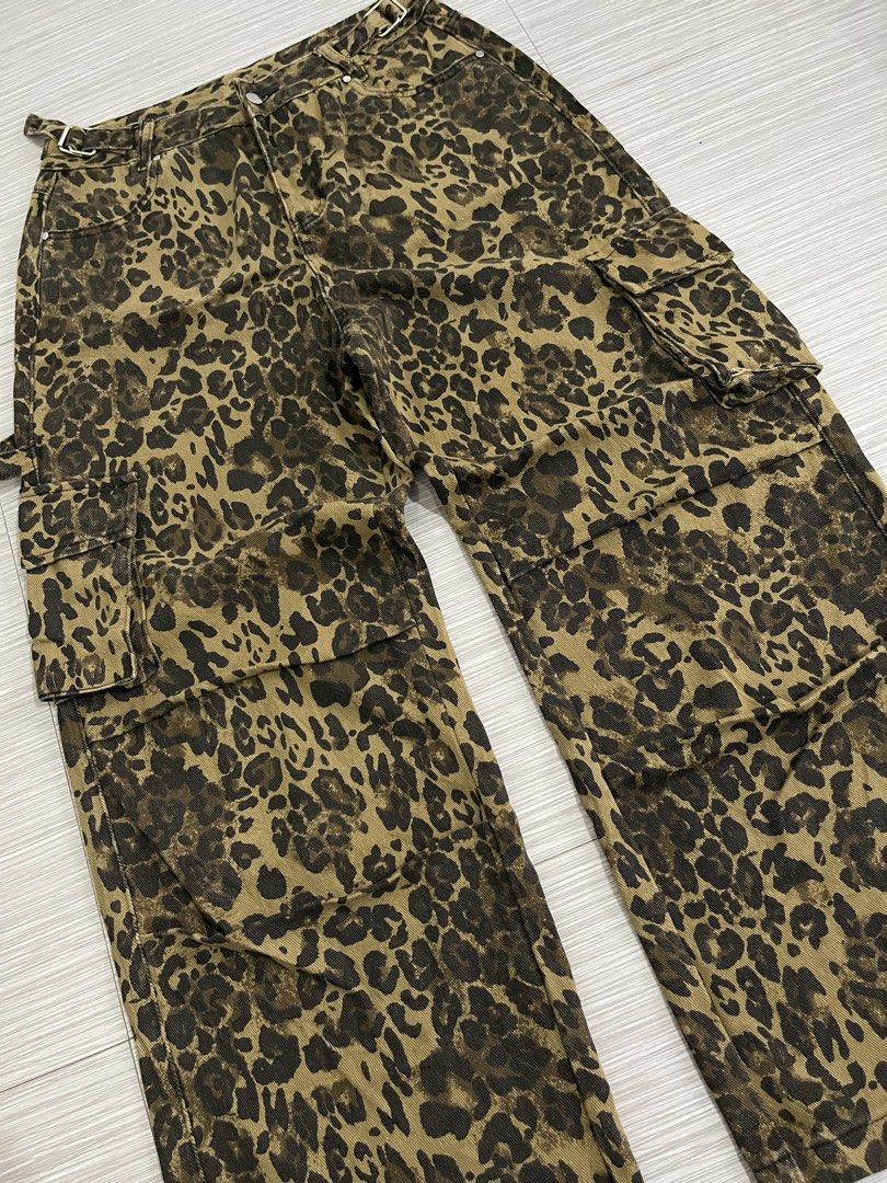 LEOPARD CARGO BAGGY PANTS (Category: Jeans) located in Santa Cruz. Submitted by youngearth.c72f95 (Listing ID 1469231219, Image 3). Description: EXCELLENT CONDITION NO ISSUE DIMES-W-30 to 33 L-42.5 Lo-11.5.