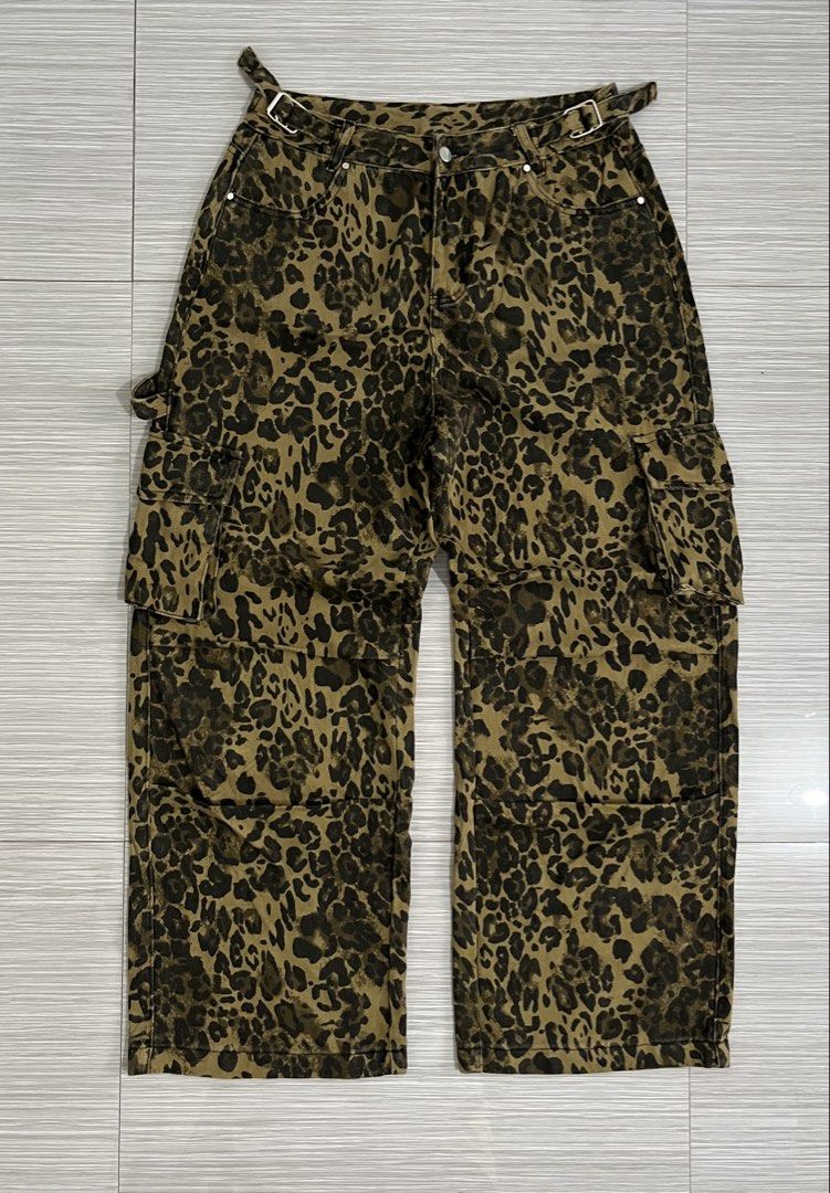 LEOPARD CARGO BAGGY PANTS (Category: Jeans) located in Santa Cruz. Submitted by youngearth.c72f95 (Listing ID 1469231219, Image 1). Description: EXCELLENT CONDITION NO ISSUE DIMES-W-30 to 33 L-42.5 Lo-11.5.