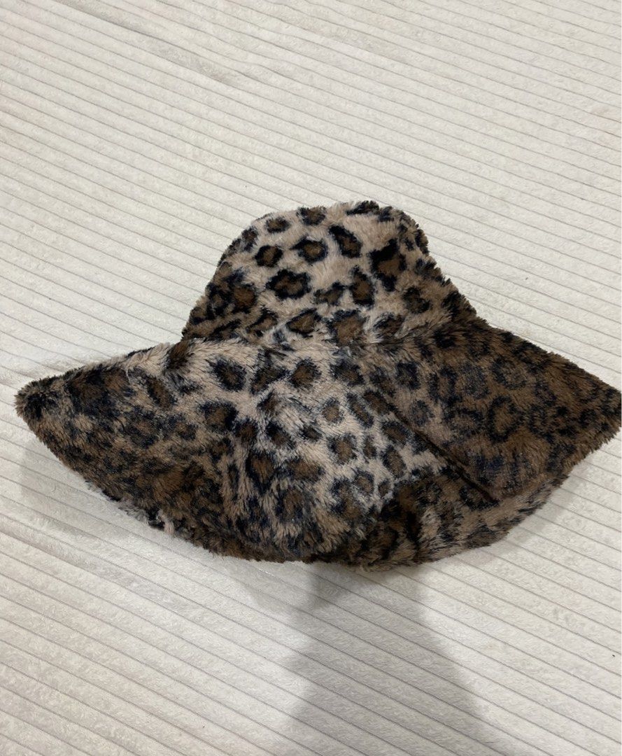 Leopard Print wide Bucket Hat (Category: Hats & Beanies) located in Tanza. Submitted by 9th.street.thrift (Listing ID 1469209064, Image 3). Description: - Trendy brown and black leopard print design - Soft and cozy faux fur texture - Comfortable brown fabric inner lining - Measures roughly 22 inches across the brim - Great statement piece for the cooler weather.