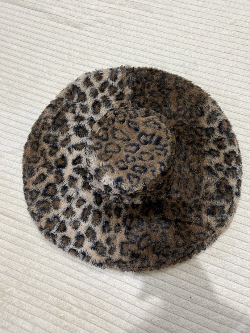 Leopard Print wide Bucket Hat (Category: Hats & Beanies) located in Tanza. Submitted by 9th.street.thrift (Listing ID 1469209064, Image 1). Description: - Trendy brown and black leopard print design - Soft and cozy faux fur texture - Comfortable brown fabric inner lining - Measures roughly 22 inches across the brim - Great statement piece for the cooler weather.