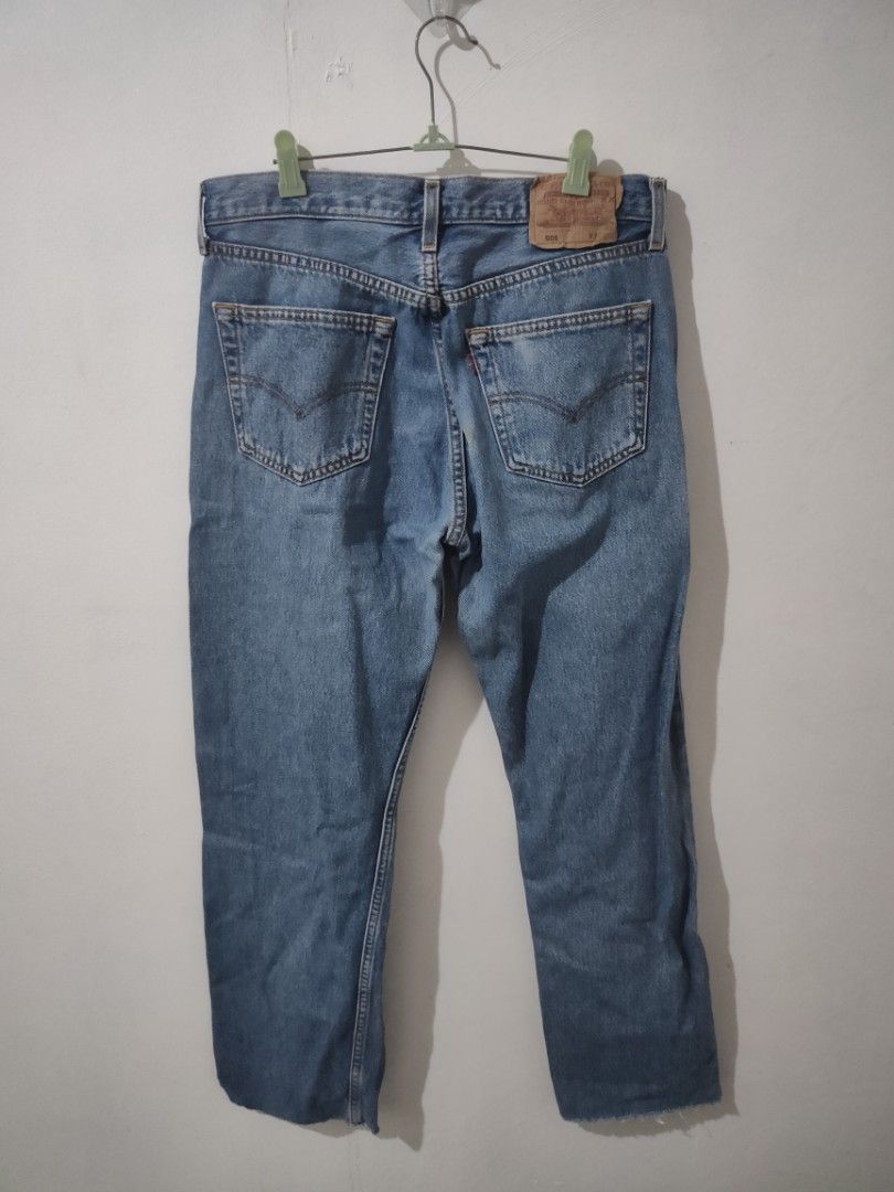 Levi's 501 Pants (Category: Jeans) located in Ozamiz City. Submitted by ukaygrails (Listing ID 1469262561, Image 2). Description: Good condition Need ipatahi sa hem ng maayos, see last photo May konting stain sa likod Waist 33 L39.