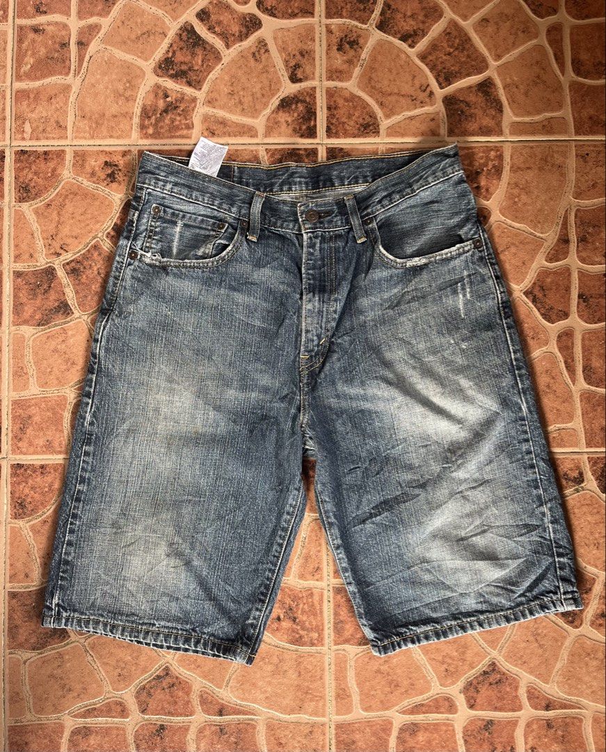 Levi’s 569 Jorts/Shorts (Category: Announcements) located in Cebu City. Submitted by lchadpierr03463 (Listing ID 1469309826, Image 2). Description: • Brand & Model: Levi Strauss & Co. Lot 569 (Loose Straight). • Style: Knee-length or bermuda-style denim shorts with a relaxed/loose baggy fit popular in Y2K and 90s streetwear. • Details: Classic 5-pocket design, signature arcuate stitching on the back pockets, a red tab on the pocket, and a tan/bro