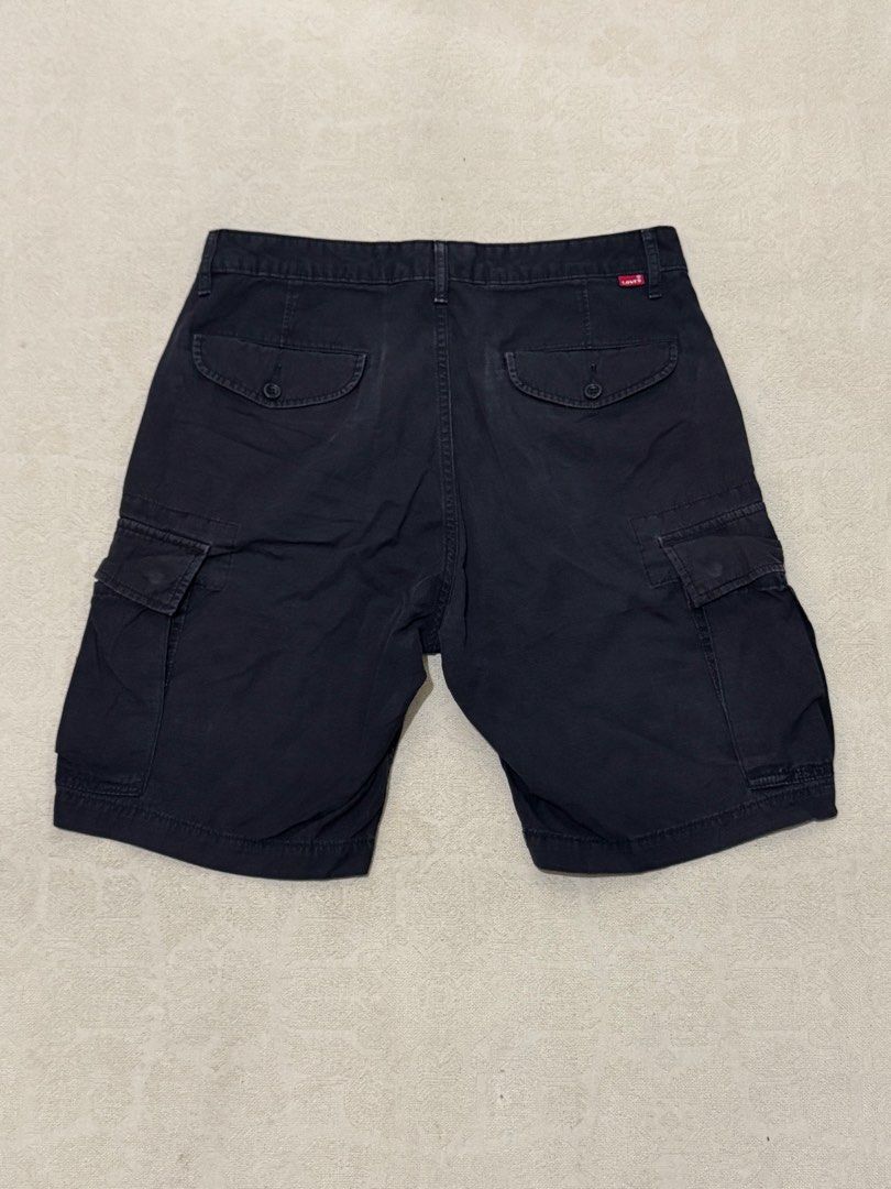 Levi’s Cargo Shorts in Black (Category: Shorts) located in Angeles City. Submitted by luigisells (Listing ID 1469252405, Image 1). Description: Size 32 Very Good Condition Issue/s: color is 9/10 MOP: Gcash or Bank Transfer Courier: J&t Express.