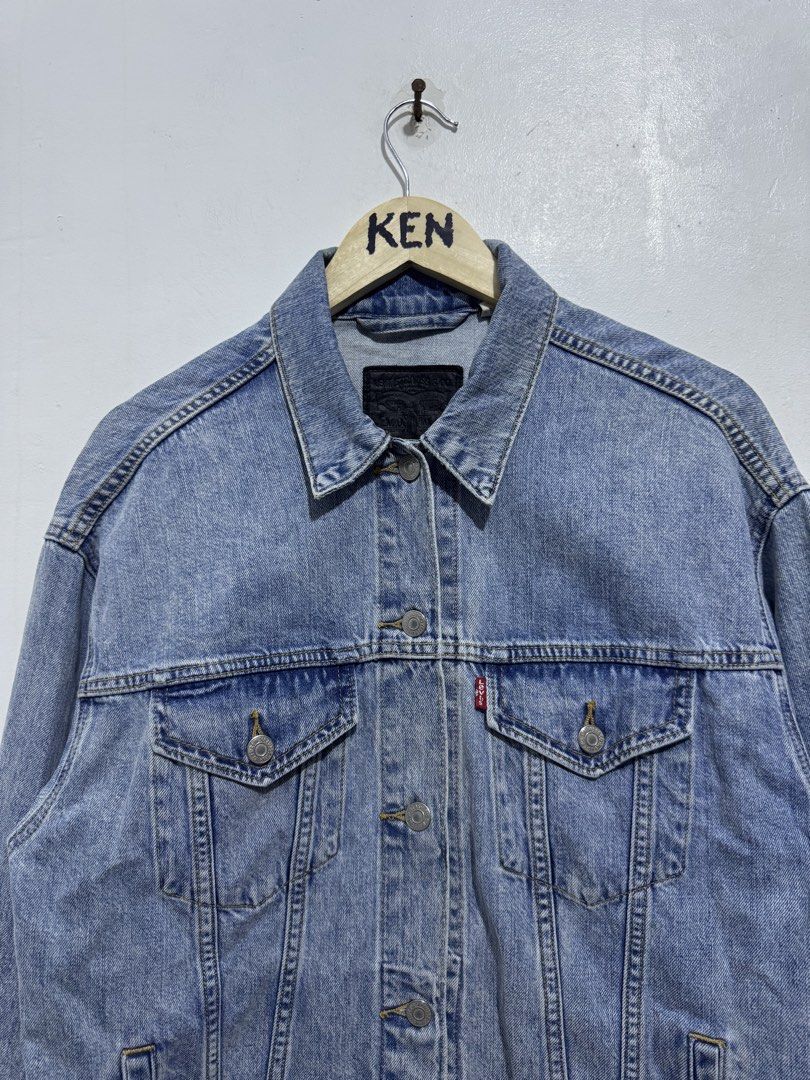 Levi's denim jacket light wash size S (Category: Coats, Jackets and Outerwear) located in Manila. Submitted by esparciake75752 (Listing ID 1469196947, Image 3). Description: - Brand: Levi's - Style: Classic denim jacket - Color: Light blue wash - Size: Small - Details: Button-up front, branded metal hardware - Pockets: Dual chest flap pockets with red tab logo, plus two side welt pockets - Extras: Long sleeves with button cuffs, black leather pat