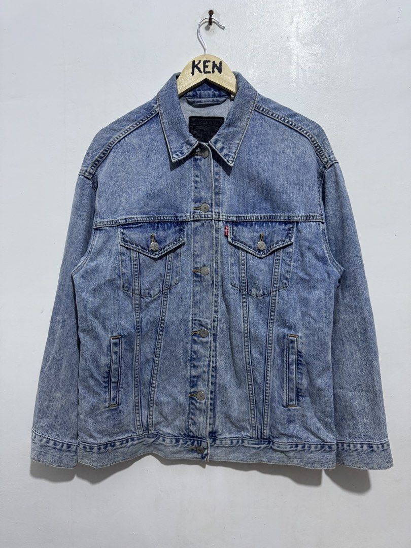 Levi's denim jacket light wash size S (Category: Coats, Jackets and Outerwear) located in Manila. Submitted by esparciake75752 (Listing ID 1469196947, Image 1). Description: - Brand: Levi's - Style: Classic denim jacket - Color: Light blue wash - Size: Small - Details: Button-up front, branded metal hardware - Pockets: Dual chest flap pockets with red tab logo, plus two side welt pockets - Extras: Long sleeves with button cuffs, black leather pat