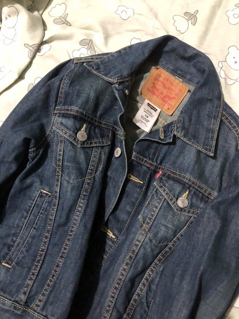 Levi’s denim jacket medium wash (Category: Coats, Jackets and Outerwear) located in Balanga. Submitted by itsjuliaden07 (Listing ID 1469200344, Image 2). Description: .