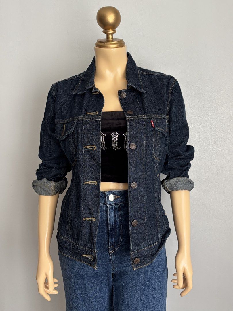 Levi’s denim trucker jacket (Category: Coats, Jackets and Outerwear) located in Quezon City. Submitted by swift_kenjie (Listing ID 1469263747, Image 3). Description: Super bet Ganda ang kulay.