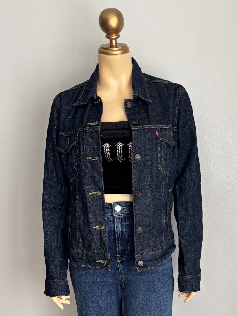 Levi’s denim trucker jacket (Category: Coats, Jackets and Outerwear) located in Quezon City. Submitted by swift_kenjie (Listing ID 1469263747, Image 2). Description: Super bet Ganda ang kulay.