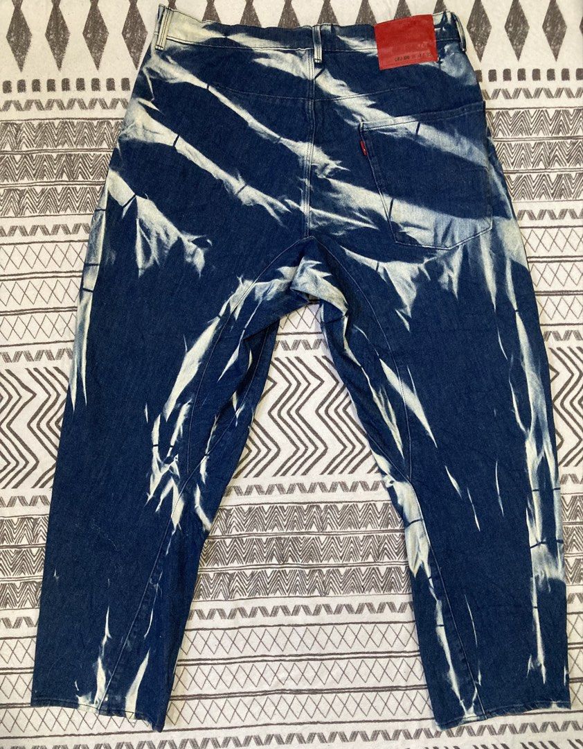 Levi’s Engineered Jeans (LEJ) 570 (Category: Jeans) located in General Santos City (Dadiangas). Submitted by amorhesthrift (Listing ID 1469235906, Image 2). Description: Good to new condition Need wash Issue❌ Size- 34 on tag stretchable 📏 W36-38 L38.5 These are the Levi’s Engineered Jeans (LEJ) 570 Baggy Taper in a blue-and-white tie-dye or bleach-wash finish.