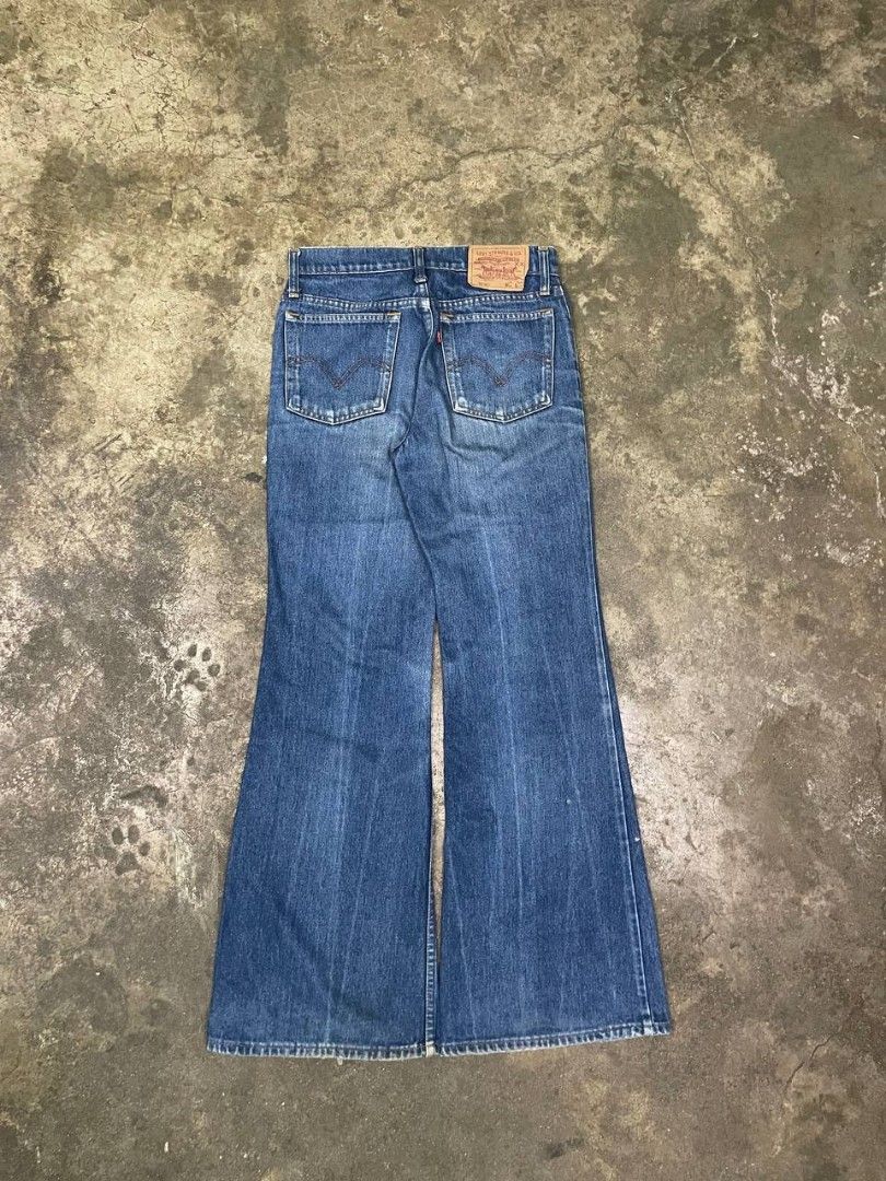 Levi's flared pants (Category: Jeans) located in Rodriguez. Submitted by randomthrift777 (Listing ID 1469283310, Image 3). Description: DIMENSIONS Levi's flared pants WAISTH 28 LENGTH 39.5 LEG HOLE 11.