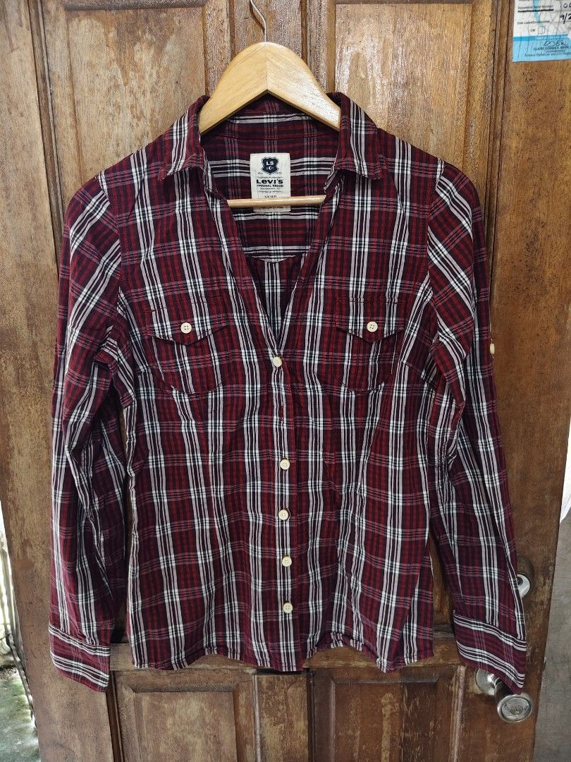 Levis Long Sleeve Women's (Category: Longsleeves) located in Iloilo. Submitted by branded-boy0422_16 (Listing ID 1469198471, Image 1). Description: W:16 L: 24 Good as new Need Washed only.