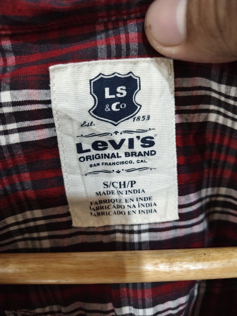 Levis Long Sleeve Women's (Category: Longsleeves) located in Iloilo. Submitted by branded-boy0422_16 (Listing ID 1469198471, Image 3). Description: W:16 L: 24 Good as new Need Washed only.
