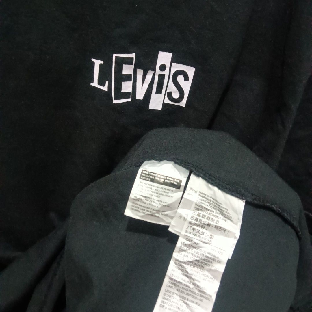 LEVI'S Skateboarding Graphic Shirt (Category: Tshirts & Polo Shirts ) located in Caloocan City. Submitted by jaychingsss (Listing ID 1469341693, Image 3). Description: Levi's Skateboarding Shirt - 150 24x30 Color Rate: 9/10 Complete Tags No issue NEED WASH.