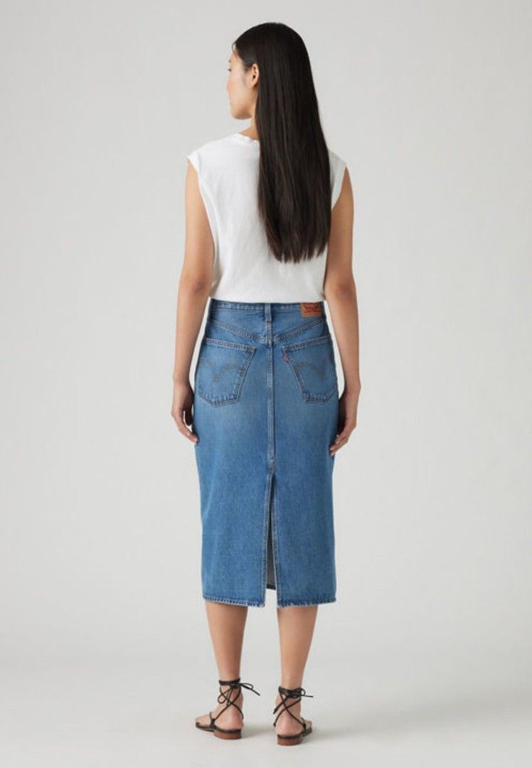 Levi's Premium Denim Skirt (Category: Skirts) located in San Francisco. Submitted by estherific.m (Listing ID 1469290654, Image 2). Description: Levi's Premium Denim Skirt waist: 28-30 length: 27 ‎color rate: 10/10 ‎flaws: NONE ‎BRANDNEW CONDITION ‎ ‎courier: LBC/JNT ‎mop: Payment First - GCASH ‎loc: CAMOTES, CEBU ‎ ‎dm! 📩 ‎.