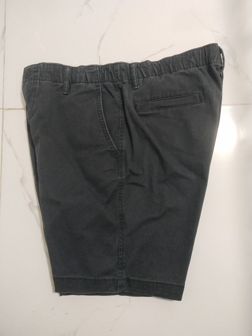 Levi's short chino size 34 (Category: Shorts) located in Trece Martires City. Submitted by cee_sar (Listing ID 1469305531, Image 2). Description: Levi's short size 34 black W 34 x L 19 Leg open 10.5 .
