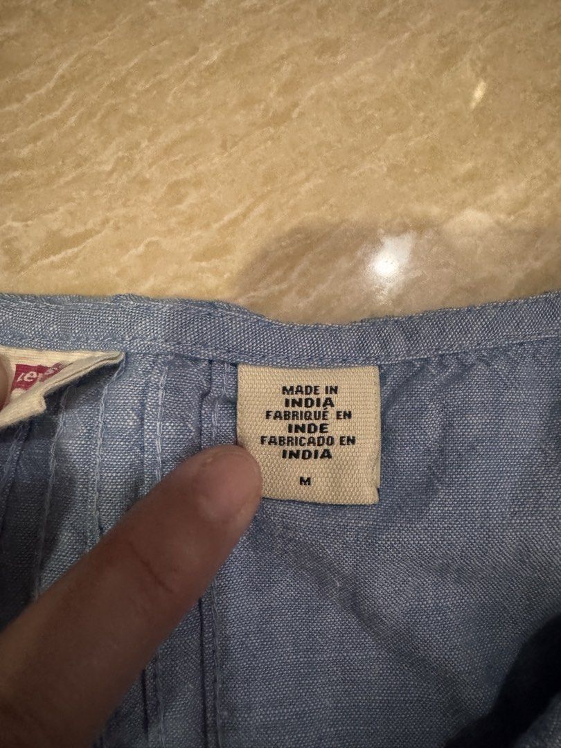 Levi’s Sleeveless Denim Blue (Category: Sleeveless) located in Tuguegarao City. Submitted by ginnievillacorte (Listing ID 1469167105, Image 3). Description: Size m on tag but runs big. Please refer to the pictures for the measurements. .