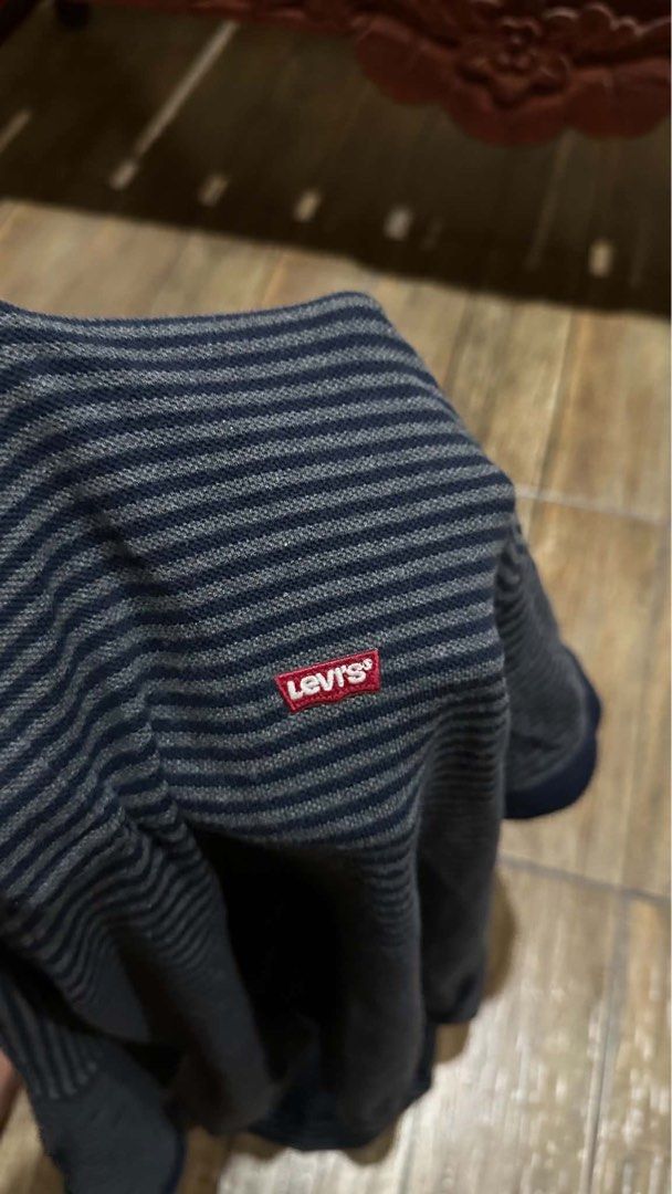 LEVIS STRIPES POLO (Category: Tshirts & Polo Shirts ) located in Manila. Submitted by urban.vintage (Listing ID 1469306939, Image 2). Description: ISSUE: CROPPED (NEED WASH) MOP :GCASH (NO COD) SHIP VIA: LALAMOVE & J&T LOCATION: PASIG CITY LENGTH: 26 WIDTH :23.