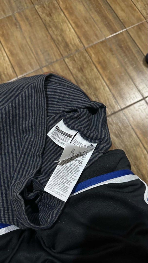 LEVIS STRIPES POLO (Category: Tshirts & Polo Shirts ) located in Manila. Submitted by urban.vintage (Listing ID 1469306939, Image 3). Description: ISSUE: CROPPED (NEED WASH) MOP :GCASH (NO COD) SHIP VIA: LALAMOVE & J&T LOCATION: PASIG CITY LENGTH: 26 WIDTH :23.