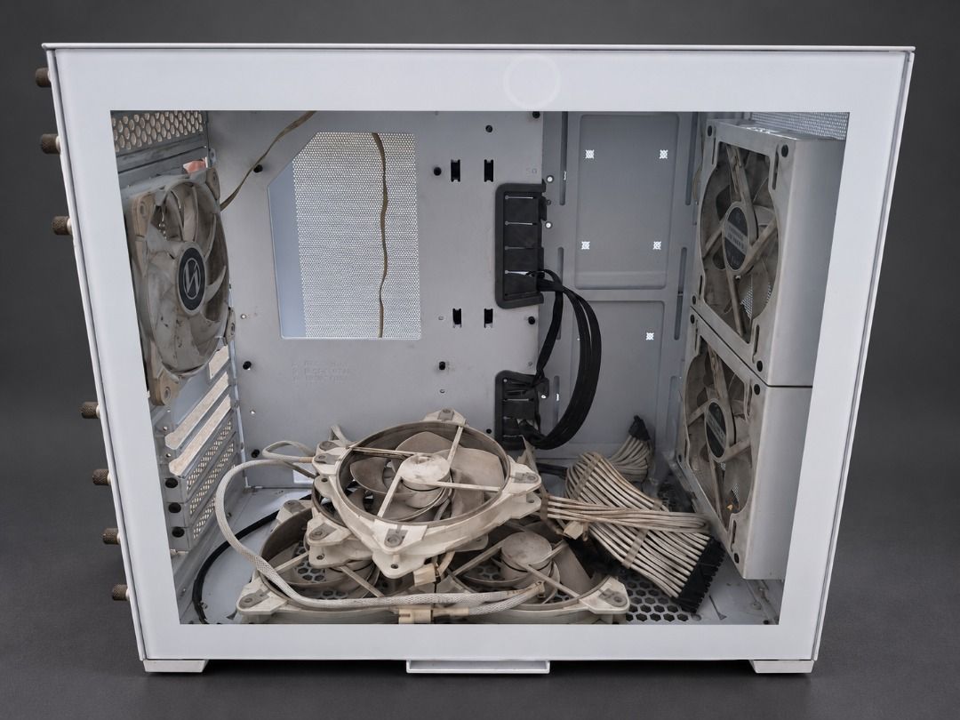 Lian Li O11 Air Mini (white) (Category: Desktops) located in Paranaque City. Submitted by n1n0v8 (Listing ID 1469220623, Image 3). Description: No Swap Selling Lian Li O11 Air Mini Bottom 2 PCI-E Slot panel for ATX mode is missing. Can still do ATX mode but bottom will be open space (maybe you can use the top spacer for MATX/ITX mode to cover the bottom. never tried.) No Box Check Lian Li website and youtube on mode changes, etc. Freebies: 4pcs A