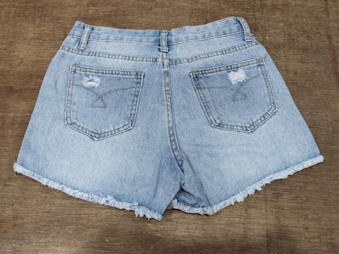 Light wash distressed denim shorts size 24 (Category: Shorts) located in San Juan City. Submitted by rhennx (Listing ID 1469310359, Image 2). Description: ✨ HIGH WAIST SHORTS 📌 MEDIDA SIZE!! (ADD SIZE IF MABALAKANG) Pick-up or deliver via lalamove or J&T (SF shoulder by the buyer) 📍San Juan City 📌 Cash/Gcash/Bank Transfer 📌 PLEASE NOTE THAT THE ACTUAL COLOR MAY SLIGHTLY VARY DUE TO LIGHTING AND SCREEN SETTINGS..