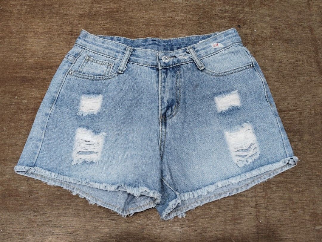 Light wash distressed denim shorts size 24 (Category: Shorts) located in San Juan City. Submitted by rhennx (Listing ID 1469310359, Image 1). Description: ✨ HIGH WAIST SHORTS 📌 MEDIDA SIZE!! (ADD SIZE IF MABALAKANG) Pick-up or deliver via lalamove or J&T (SF shoulder by the buyer) 📍San Juan City 📌 Cash/Gcash/Bank Transfer 📌 PLEASE NOTE THAT THE ACTUAL COLOR MAY SLIGHTLY VARY DUE TO LIGHTING AND SCREEN SETTINGS..