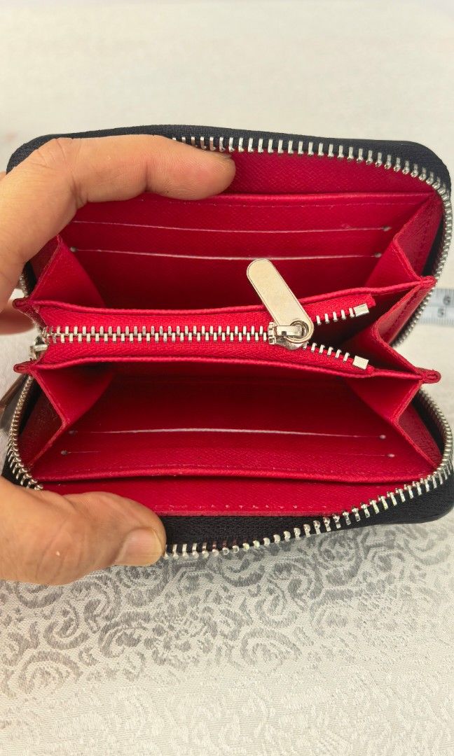 Like new epi leather short zip wallet (Category: Wallets & Card holders) located in Tuguegarao City. Submitted by zenphoenix-7ad615 (Listing ID 1469188770, Image 2). Description: Pretty in actual.