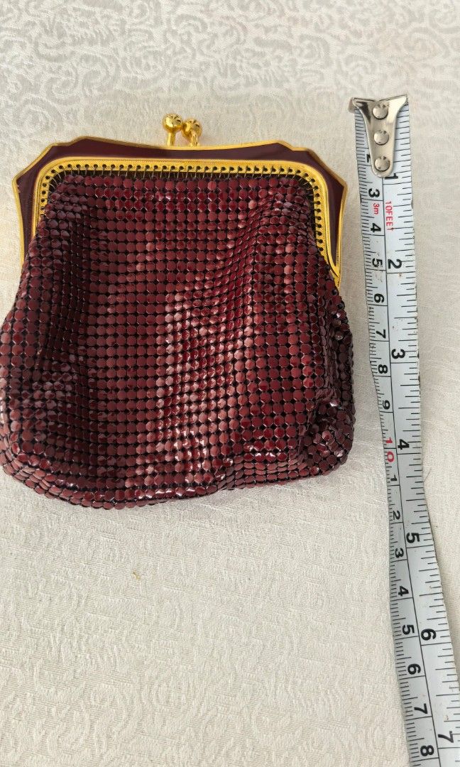 Like new Glowmesh maroon Kisslock wallet (Category: Wallets & Card holders) located in Tuguegarao City. Submitted by zenphoenix-7ad615 (Listing ID 1469200764, Image 3). Description: Kisslock glowmesh Maroon color.