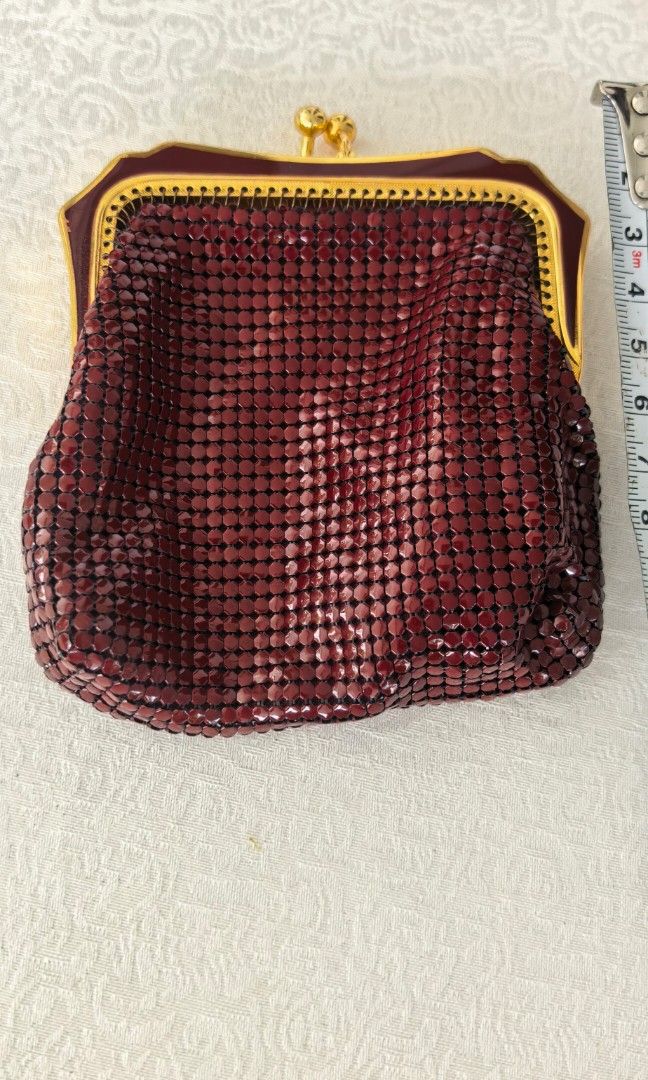 Like new Glowmesh maroon Kisslock wallet (Category: Wallets & Card holders) located in Tuguegarao City. Submitted by zenphoenix-7ad615 (Listing ID 1469200764, Image 2). Description: Kisslock glowmesh Maroon color.