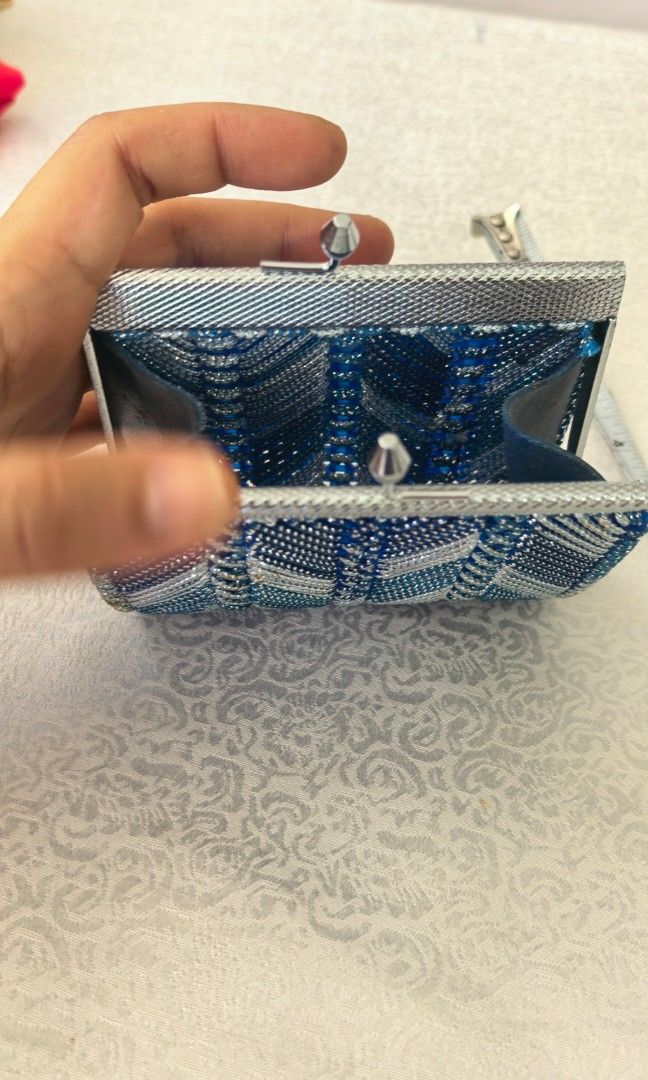 Like new Kisslock blue (Category: Wallets & Card holders) located in Tuguegarao City. Submitted by zenphoenix-7ad615 (Listing ID 1469186278, Image 2). Description: .