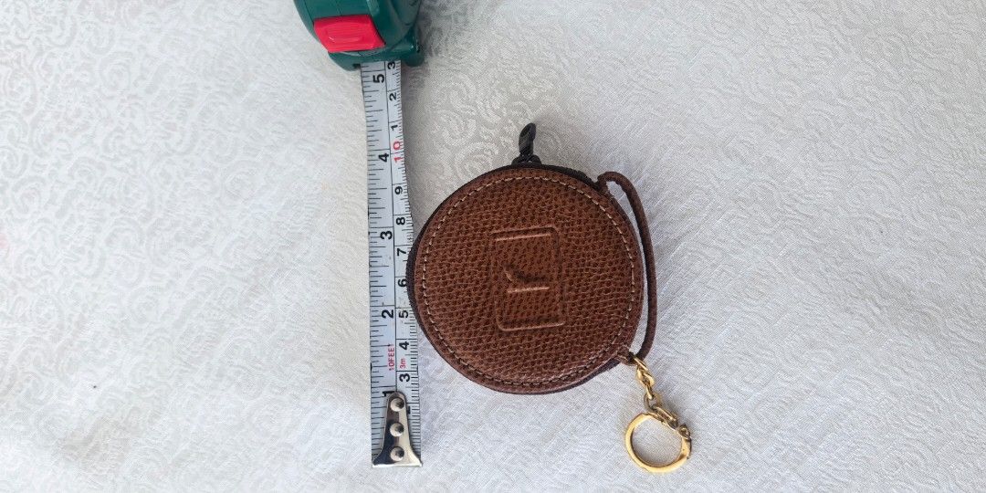 Like new Renoma leather round with chain (Category: Purses & Pouches) located in Tuguegarao City. Submitted by zenphoenix-7ad615 (Listing ID 1469182230, Image 1). Description: Like new renoma Faded Na ung renoma sa loob.