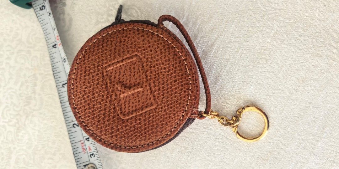 Like new Renoma leather round with chain (Category: Purses & Pouches) located in Tuguegarao City. Submitted by zenphoenix-7ad615 (Listing ID 1469182230, Image 3). Description: Like new renoma Faded Na ung renoma sa loob.
