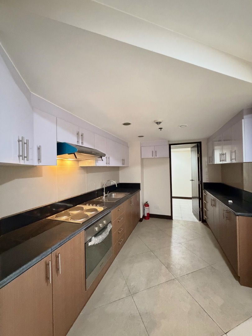 LIVE BETTER, LIVE PREMIUM - 3BR LOFT IN MAKATI (Category: Apartments & Condos) located in Taguig. Submitted by dacanayglad29 (Listing ID 1469211577, Image 2). Description: ✅ GUARANTEED LOWEST IN THE MARKET! RENT TO OWN PREMIUM CONDO IN ONE CENTRAL MAKATI Location : Sen. Gil J. Puyat Avenue corner H.V. Dela Costa Street and Geronimo Street, Salcedo Village, Makati City. Experience vibrant city living at The One Central Makati, a premier residentia