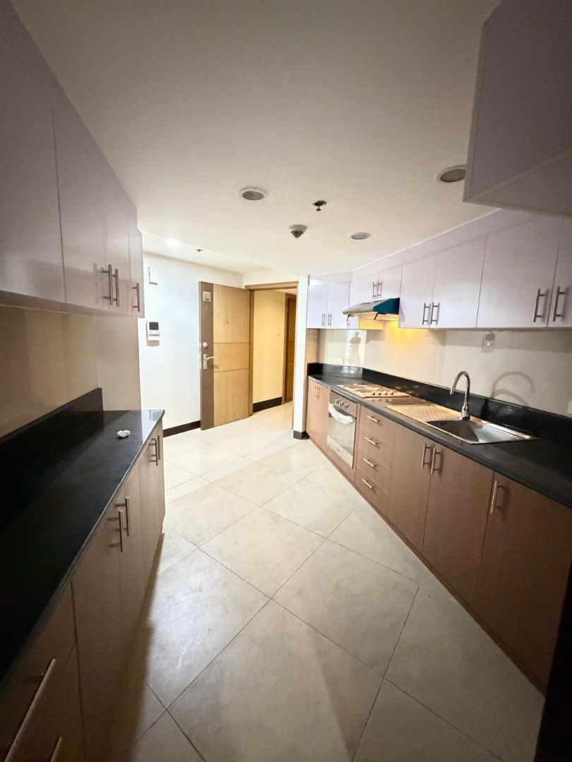 LIVE BETTER, LIVE PREMIUM - 3BR LOFT IN MAKATI (Category: Apartments & Condos) located in Taguig. Submitted by dacanayglad29 (Listing ID 1469211577, Image 3). Description: ✅ GUARANTEED LOWEST IN THE MARKET! RENT TO OWN PREMIUM CONDO IN ONE CENTRAL MAKATI Location : Sen. Gil J. Puyat Avenue corner H.V. Dela Costa Street and Geronimo Street, Salcedo Village, Makati City. Experience vibrant city living at The One Central Makati, a premier residentia