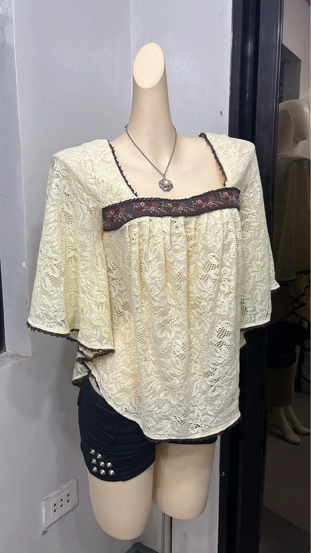 Liz Lisa lace poncho boho top (Category: Blouses) located in Caloocan City. Submitted by onlyfromthepast (Listing ID 1469253818, Image 1). Description: 9.5/10 condition S-m ✅My bio before purchasing tia💕 ✅ All items are fresh from bales, Pls expect dirt,dust or stains.