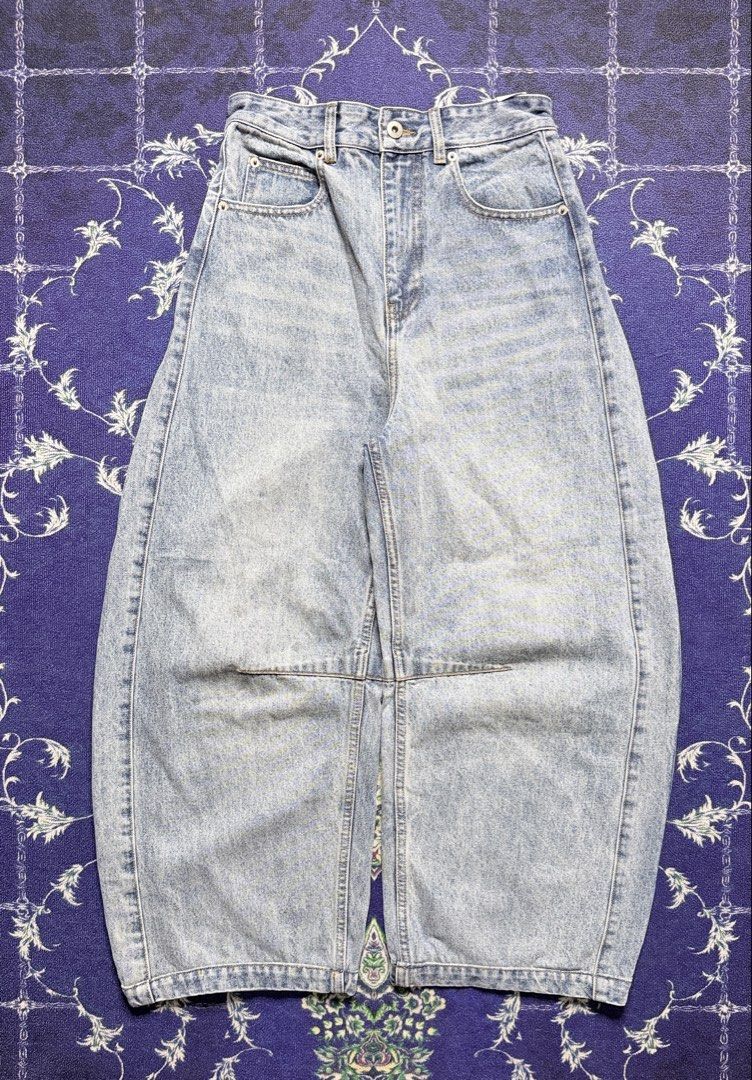 Loewe Barrel Acid Wash Jeans (Category: Luxury Apparel) located in Valenzuela. Submitted by telagram (Listing ID 1469164950, Image 2). Description: .