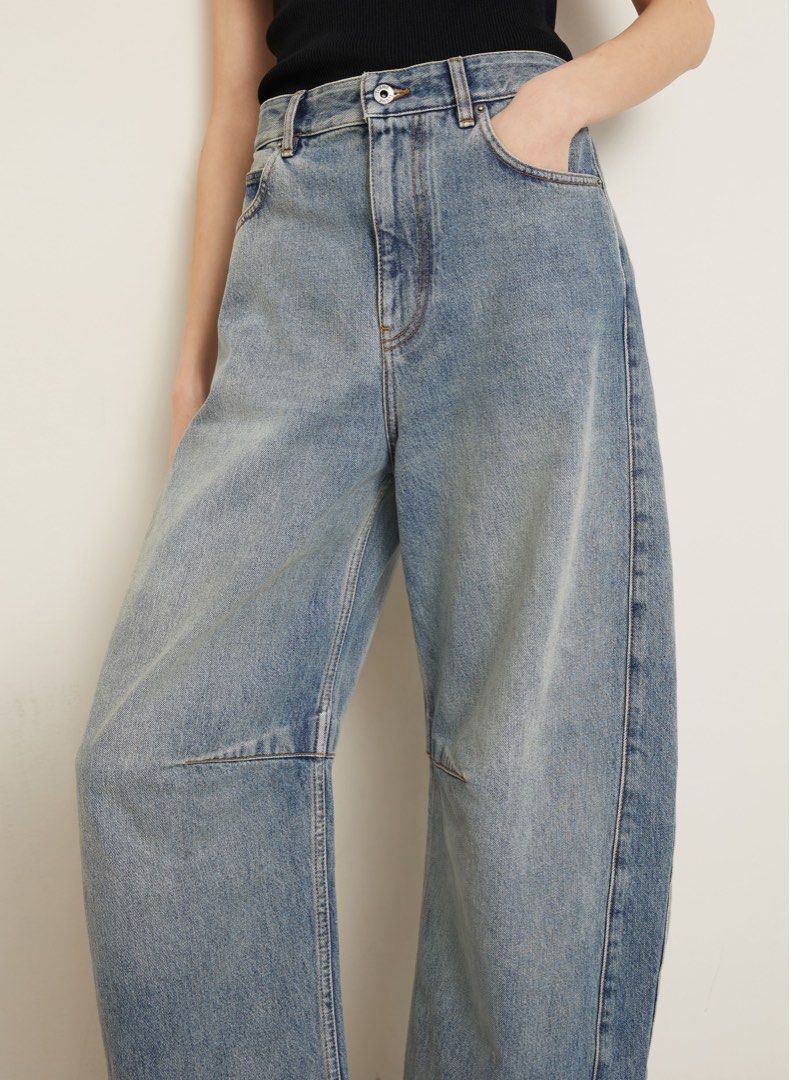 Loewe Barrel Acid Wash Jeans (Category: Luxury Apparel) located in Valenzuela. Submitted by telagram (Listing ID 1469164950, Image 1). Description: .