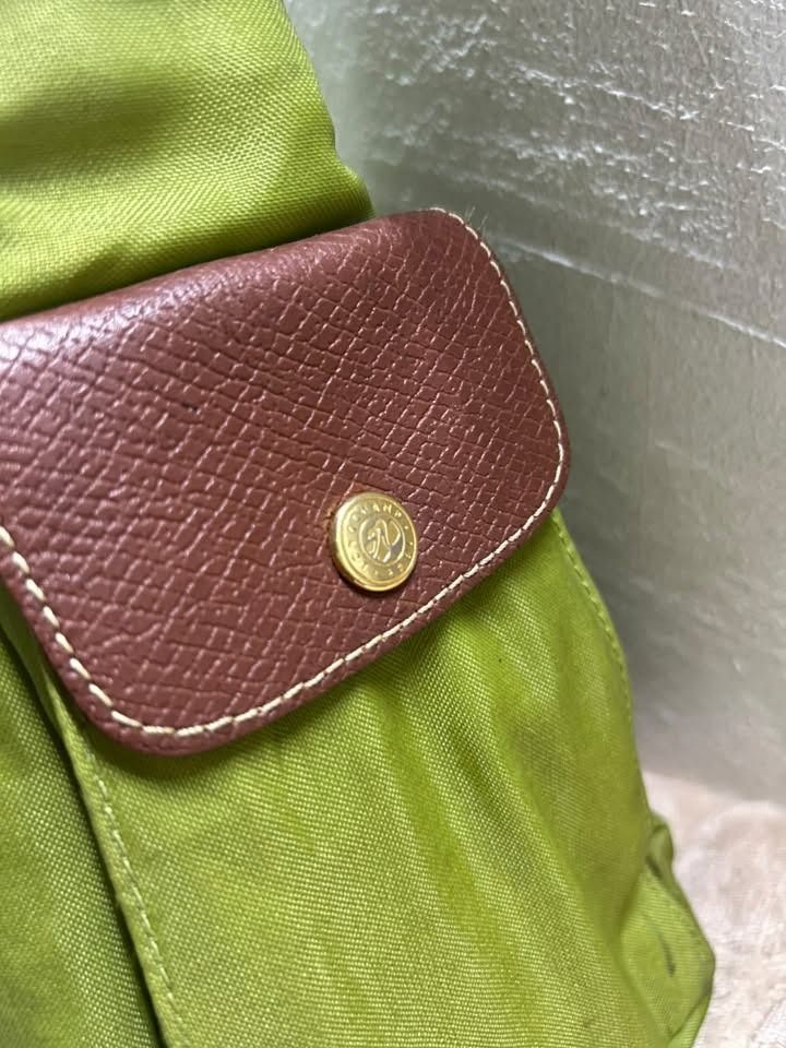 LONG CHAMP APPLE GREEN SHOULDER BAG (Category: Shoulder Bags) located in Caloocan City. Submitted by j3ngsanity (Listing ID 1469307271, Image 2). Description: NO ISSUE NEED CLEANING ONLY YKK ZIP.