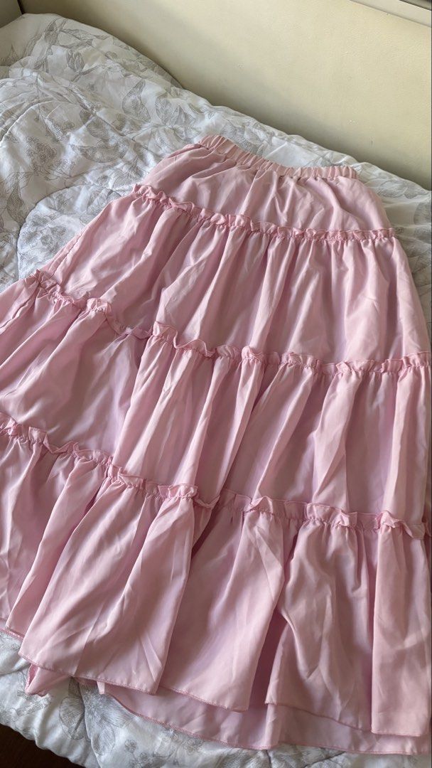 Long Maxi Skirt (Category: Skirts) located in Manila. Submitted by sg.prelovedclothesnstuffs (Listing ID 1469162601, Image 1). Description: xs-m.
