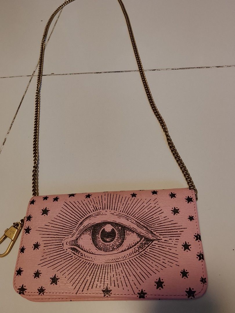 Long wallet sling gucci (Category: Luxury Bags & Wallets) located in Manila. Submitted by wildwind_73f77a (Listing ID 1469209517, Image 3). Description: excellent condition authentic Gucci no issue.