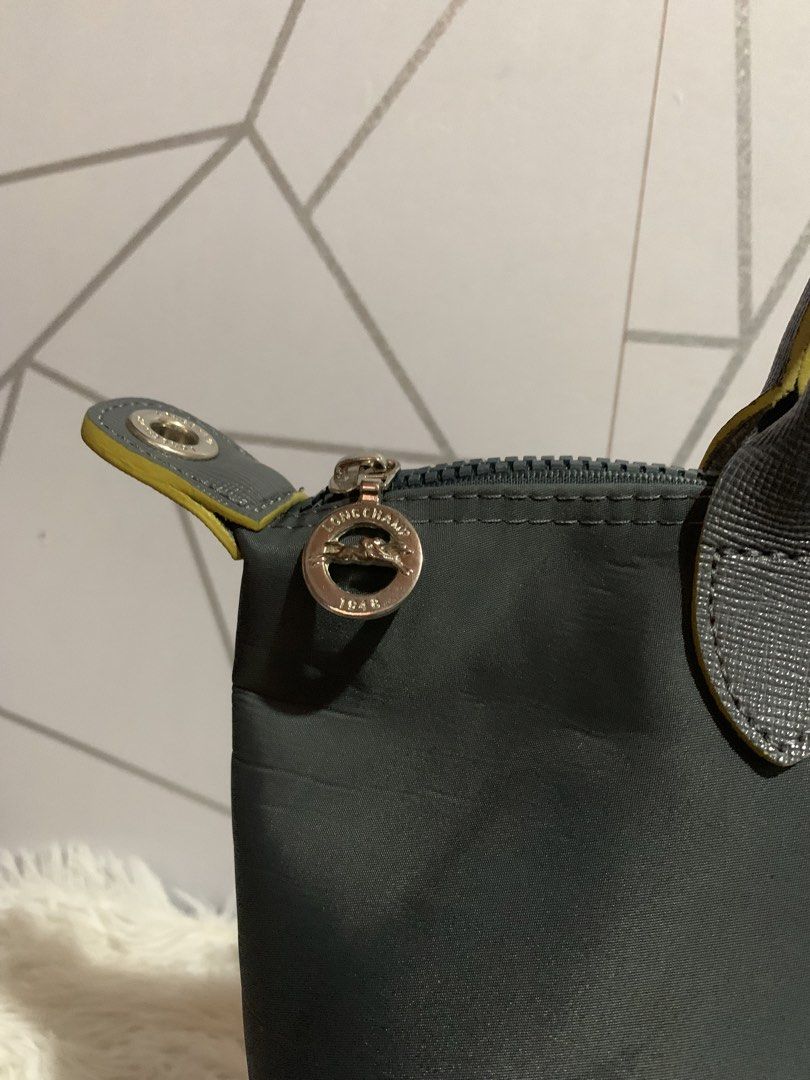 LONGCAHMP (Category: Shoulder Bags) located in Cagayan de Oro. Submitted by akidomingo088 (Listing ID 1469261471, Image 3). Description: Issue no sling check photos.
