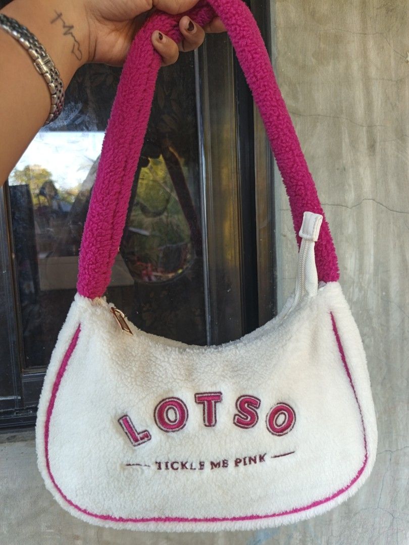 Lotso shoulder bag (Category: Shoulder Bags) located in Quezon, Isabela. Submitted by ukay-ukaybylyn (Listing ID 1469251265, Image 1). Description: like new 💯 kasya long wallet.