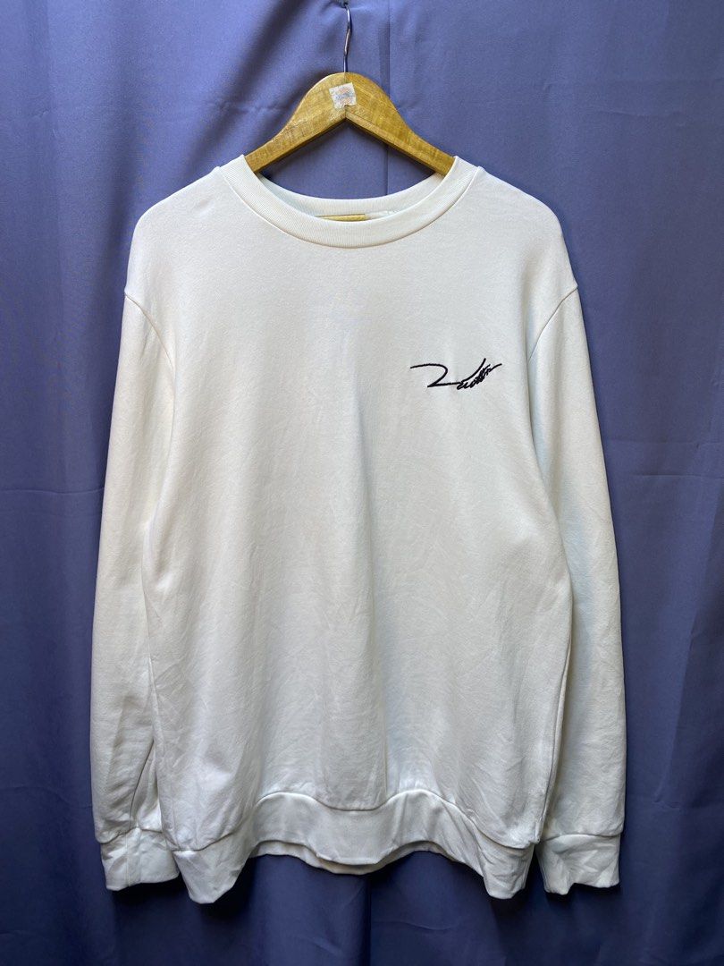 LOUIS VUITTON “BIRD LOGO” SWEATSHIRT (Category: Coats, Jackets and Outerwear) located in Makati City. Submitted by drip.poww (Listing ID 1469318555, Image 2). Description: - LOUIS VUITTON - Color: White - Size: XL fitting - Dimes: 24.5x31 - Authentic - Excellent condition - Need wash, fresh from bale - Material: 100% Cotton Please don’t expect too much—these are thrifted (ukay) items. 😊 !!STILL NEGOTIABLE!!.