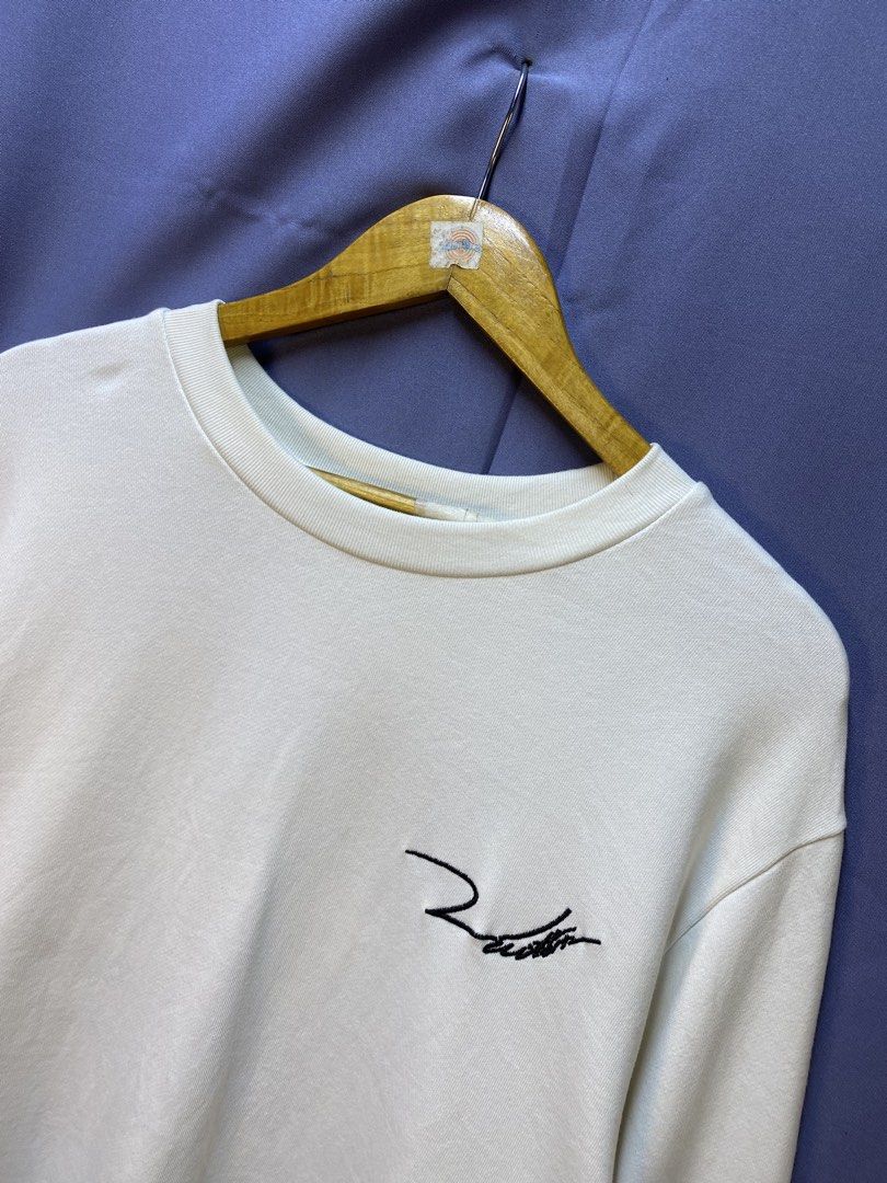 LOUIS VUITTON “BIRD LOGO” SWEATSHIRT (Category: Coats, Jackets and Outerwear) located in Makati City. Submitted by drip.poww (Listing ID 1469318555, Image 3). Description: - LOUIS VUITTON - Color: White - Size: XL fitting - Dimes: 24.5x31 - Authentic - Excellent condition - Need wash, fresh from bale - Material: 100% Cotton Please don’t expect too much—these are thrifted (ukay) items. 😊 !!STILL NEGOTIABLE!!.