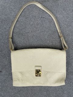 (Category: ) located in . Submitted by solothriftfinds (Listing ID 1469180350, Image 1). Description: .